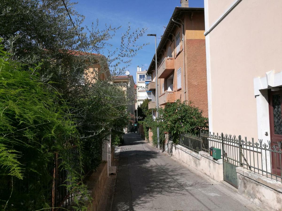 L'Amandine ,45 M2 Terrasse Et Garage Centre Ville Saint-Raphaël Eksteriør billede
